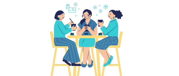 Tres mujeres, sentadas y tomando café, hablando. 